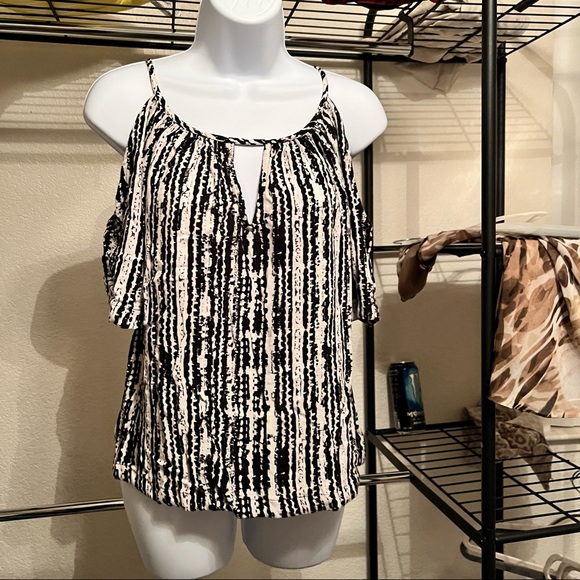 Ella Moss Tops - Ella Moss blouse black and white